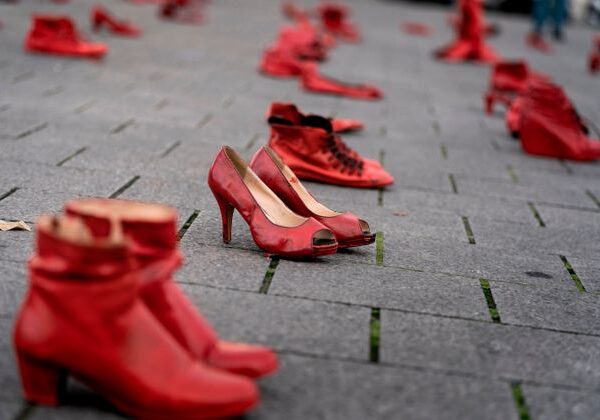 Η Ελλάδα «ματώνει» από την έμφυλη βία – Παρέμβαση δικηγόρων για τις γυναικοκτονίες