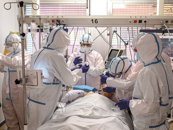 Κατάρρευση ΕΣΥ. Ασφυξία στο νοσοκομείο Παπανικολάου. Διασωληνωμένοι με κορονοϊό εκτός ΜΕΘ. Νοσηλευτές λιποθυμούν από υπερκόπωση.
