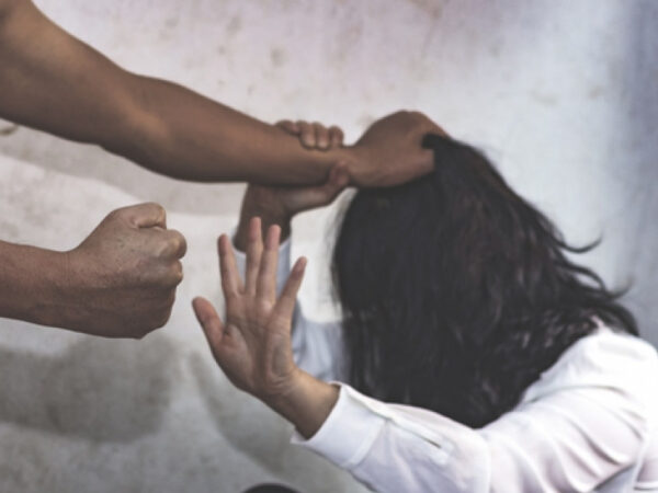 Πάνω από 3.000 κλήσεις για ενδοοικογενειακή βία στη Γραμμή «15900»