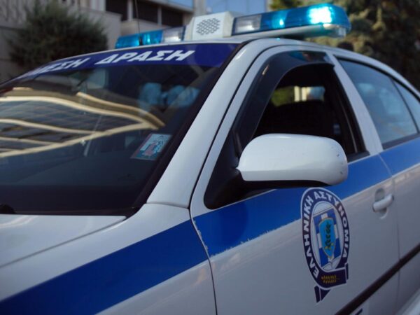 Αιτωλικό: Eξυπηρετούσε ανεμβολίαστους πελάτες και συνελήφθη – Πρόστιμο 5.000€
