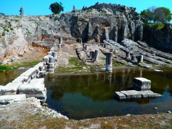 Οινιάδες: το μόνο αρχαίο νεώριο στον κόσμο & το αρχαίο θέατρο