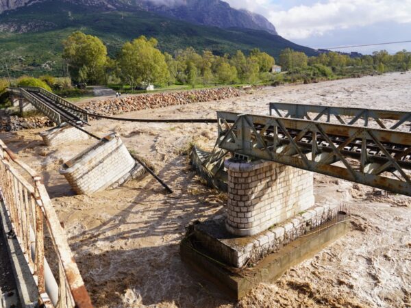 Αποκατάσταση της σιδηροδρομικής γέφυρας στον Εύηνο ζητά ο Όμιλος Φίλων Σιδηροδρόμου ΒΔ Ελλάδας