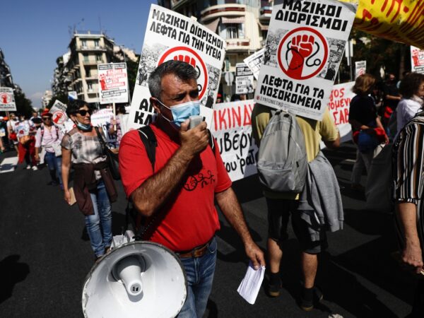 ΠΟΕΔΗΝ: Στάση εργασίας και πορεία προς το Μέγαρο Μαξίμου – «Χάθηκαν 26.700 άνθρωποι και μυαλό δε βάζουν»