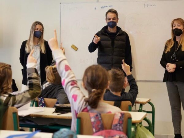 Κατάργηση της μάσκας στα σχολεία εξήγγειλε ο Κ. Μητσοτάκης προλαμβάνοντας τις αποφάσεις της επιτροπής