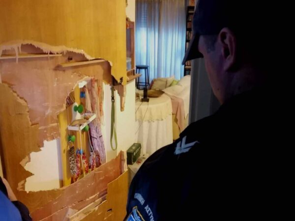Ντροπή: Έκαναν έξωση στην Ι. Κολοβού -Έσπασαν την πόρτα & την χτύπησαν για να της πάρουν το σπίτι