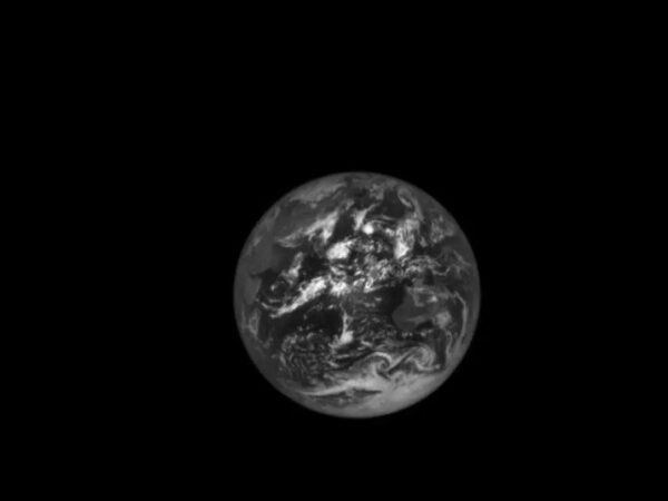 NASA: Εντυπωσιακές φωτογραφίες της Γης και της Σελήνης από διαστημόπλοιο